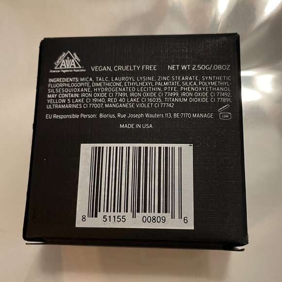 NUDE ENVIE Daring Eyeshadow in a Silver Mirrored Compact Brand New in Box NWT - Picture 4 of 4